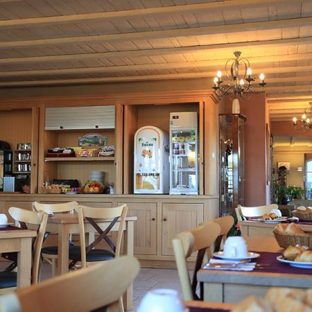 Hôtel Restaurant Les Remparts- Salers - Cantal - Petits déjeuner